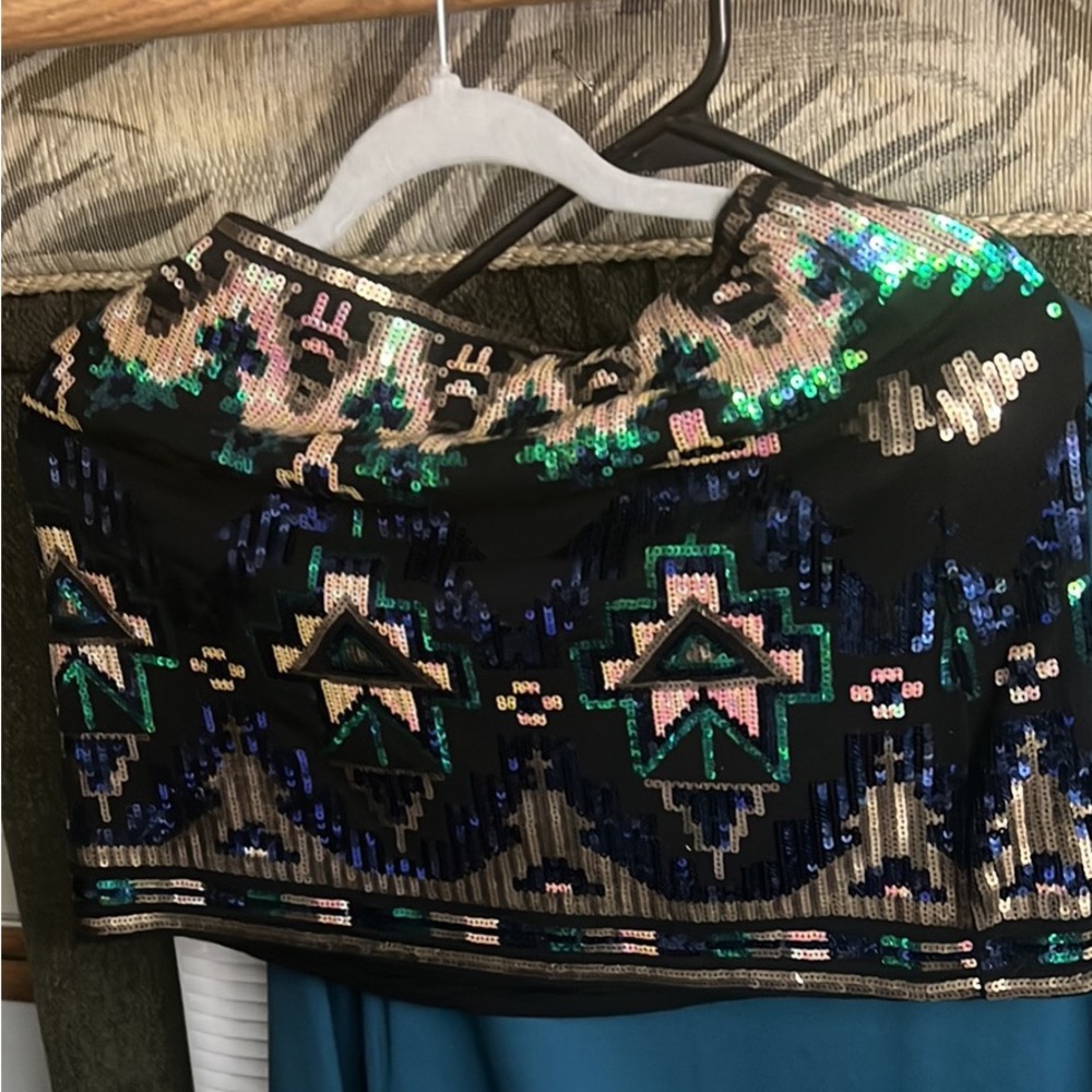 Med women’s skirt.